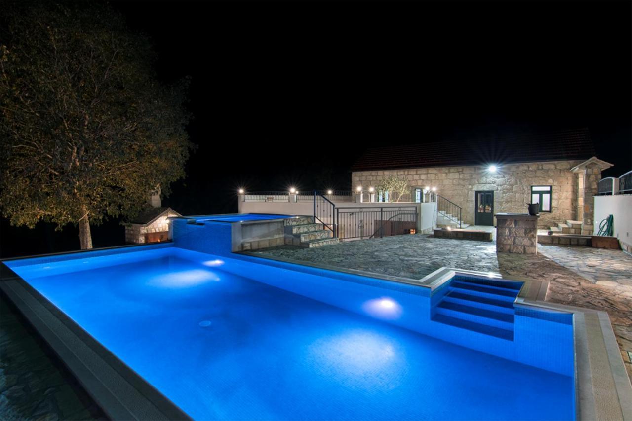 Villa Dvori Stipanovi With Heated Pool And Jacuzzi Donje Rascane Esterno foto