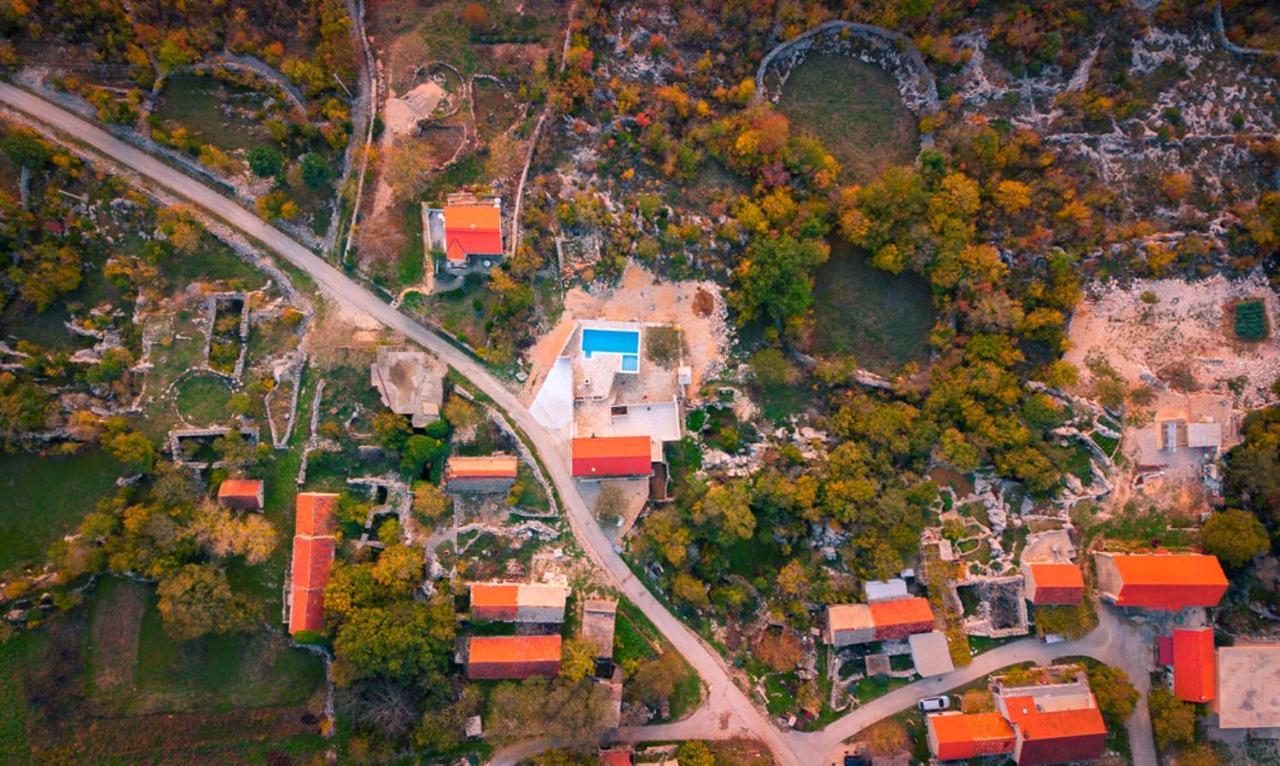 Villa Dvori Stipanovi With Heated Pool And Jacuzzi Donje Rascane Esterno foto