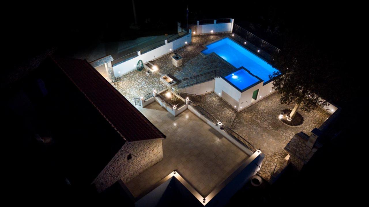 Villa Dvori Stipanovi With Heated Pool And Jacuzzi Donje Rascane Esterno foto