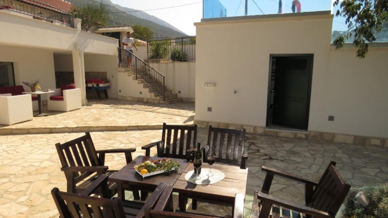 Villa Dvori Stipanovi With Heated Pool And Jacuzzi Donje Rascane Esterno foto