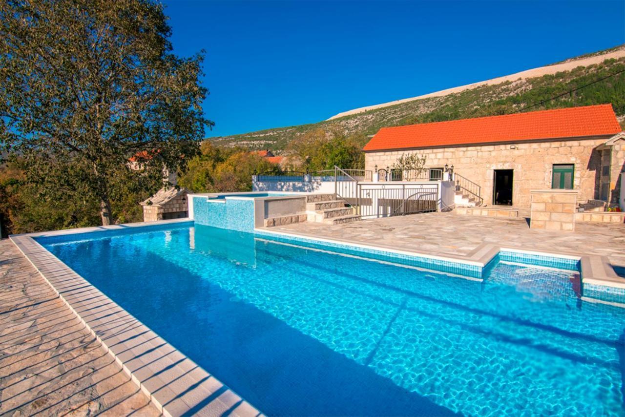 Villa Dvori Stipanovi With Heated Pool And Jacuzzi Donje Rascane Esterno foto