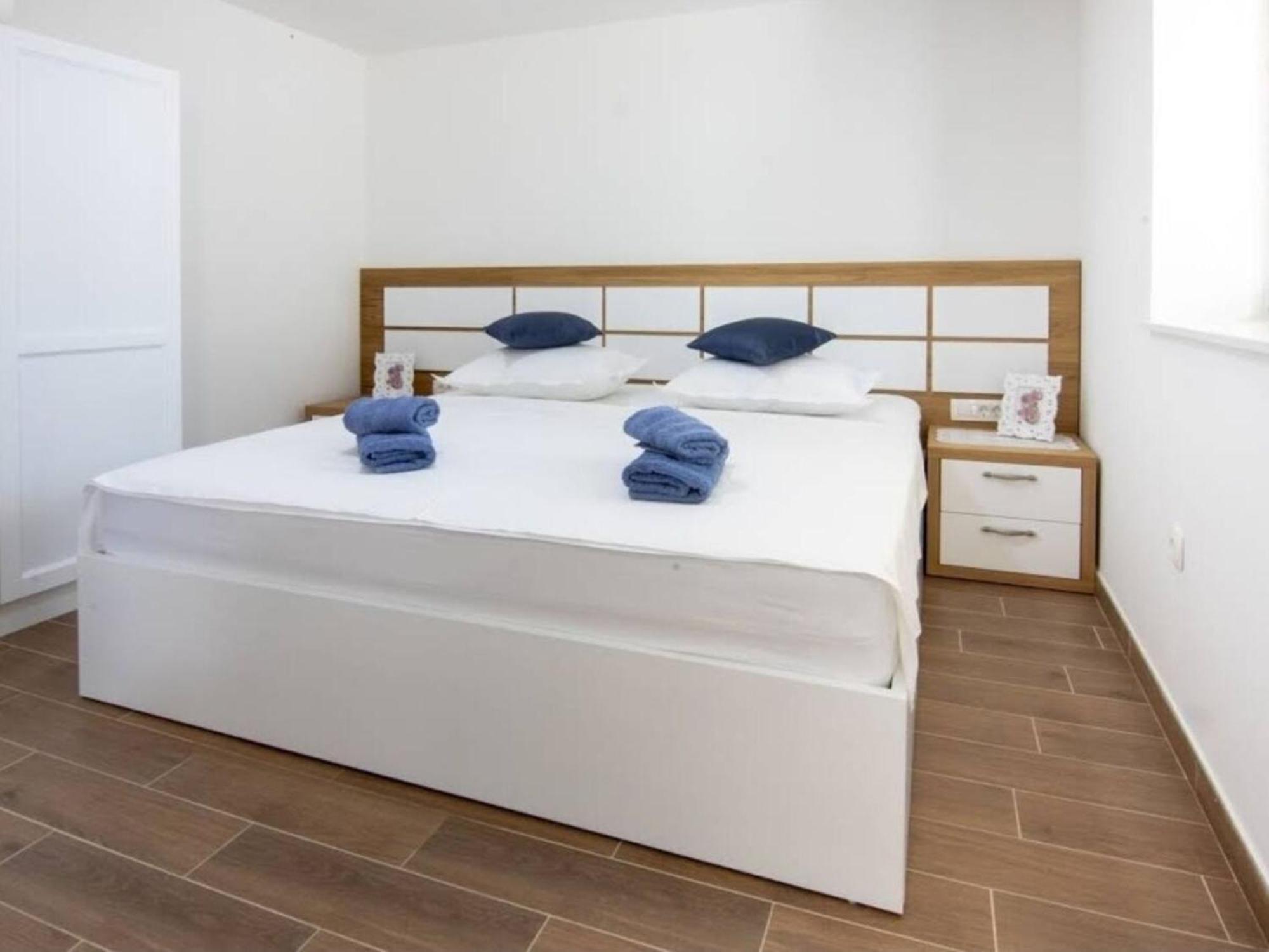 Villa Dvori Stipanovi With Heated Pool And Jacuzzi Donje Rascane Esterno foto
